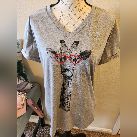 Tops - Women's graphic Top New